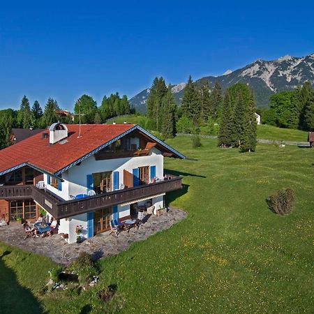 Ferienwohnungen Arnika Krün エクステリア 写真